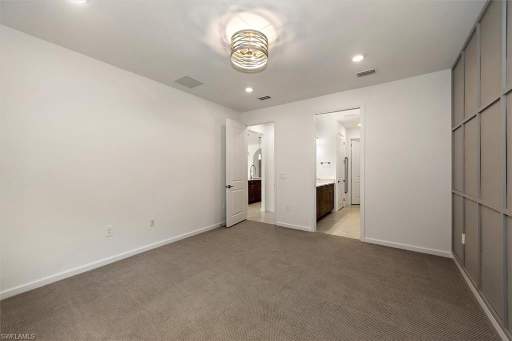 COUNTRY CLUB - Residential