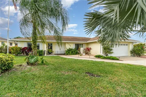 1128 SE 32nd Ter, Cape Coral, FL 33904 - #: 224011878