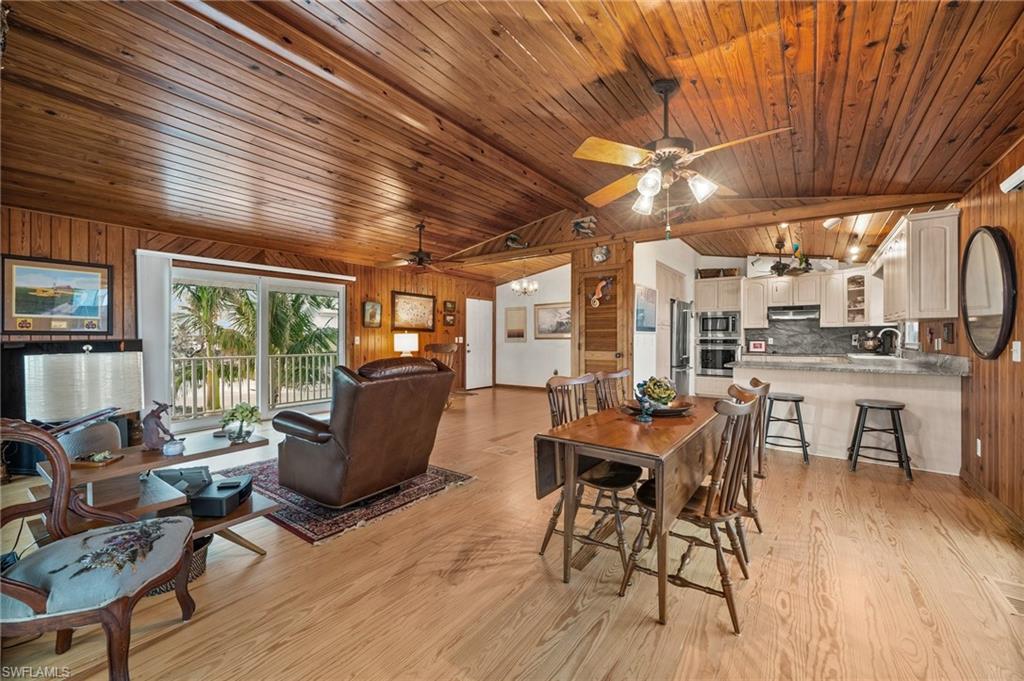 2324 Cherimoya LN