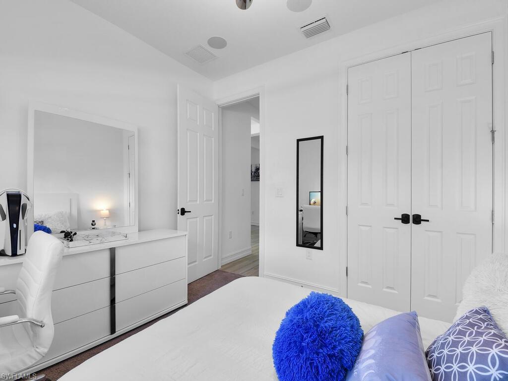 HALFMOON POINT - Residential