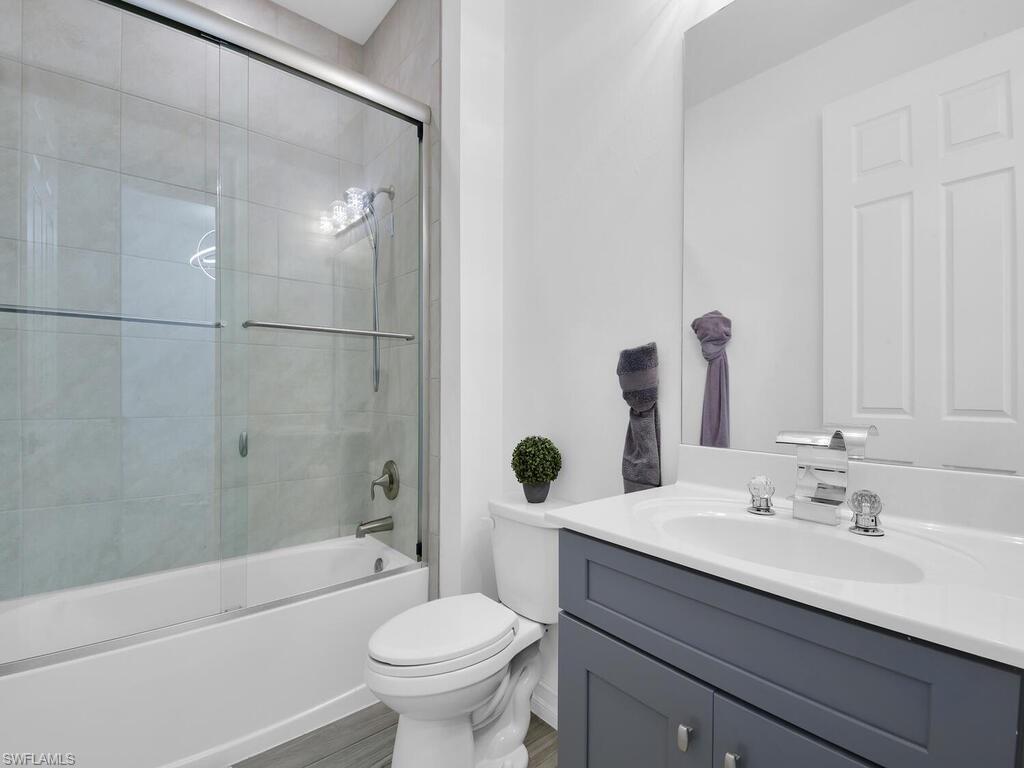 HALFMOON POINT - Residential