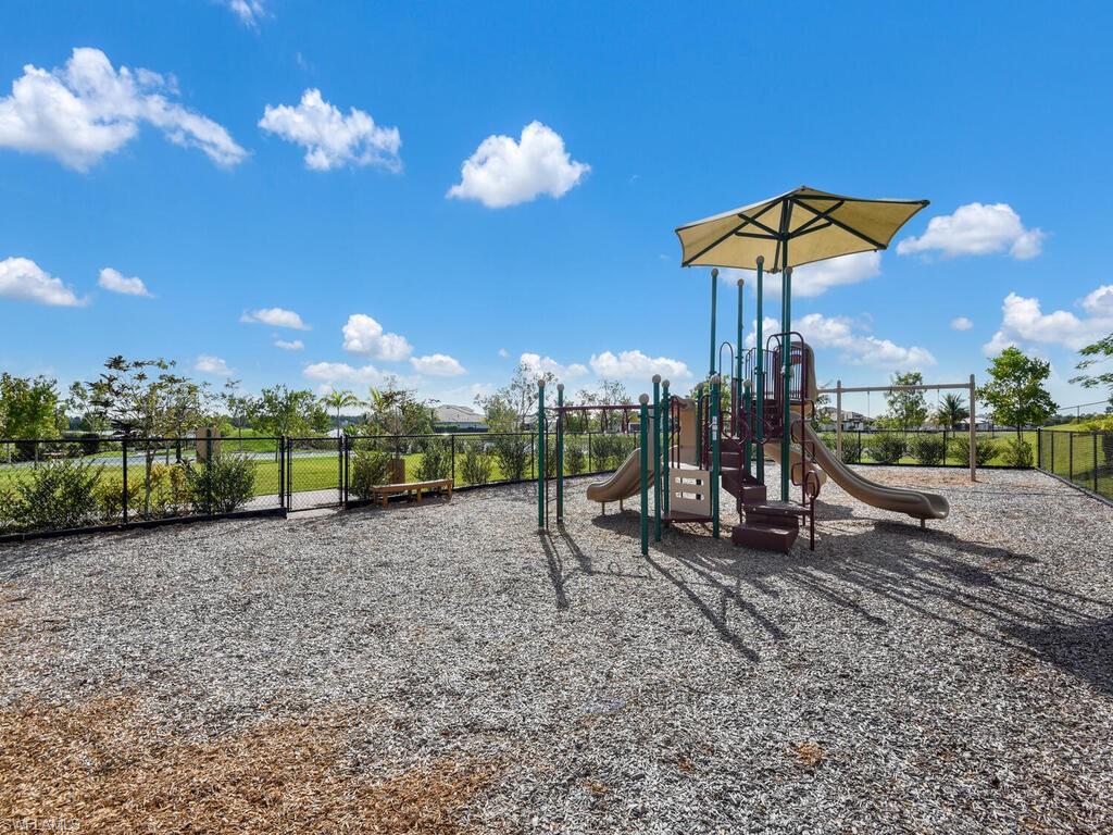 HALFMOON POINT - Residential