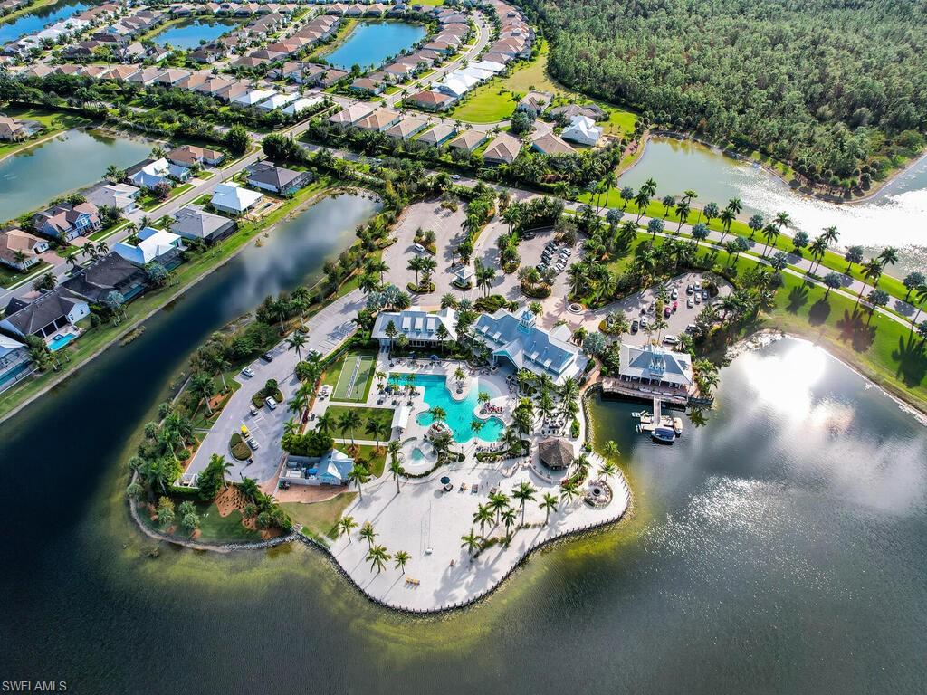 HALFMOON POINT - Residential