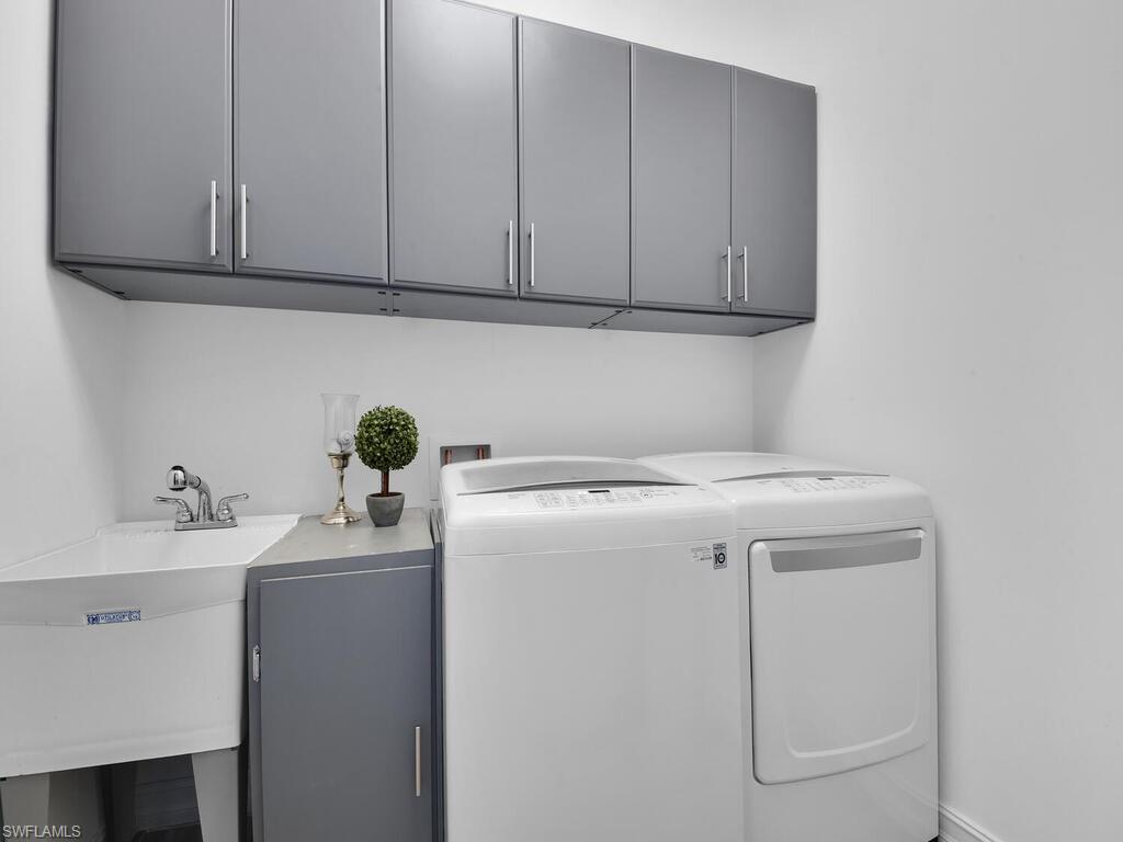 HALFMOON POINT - Residential