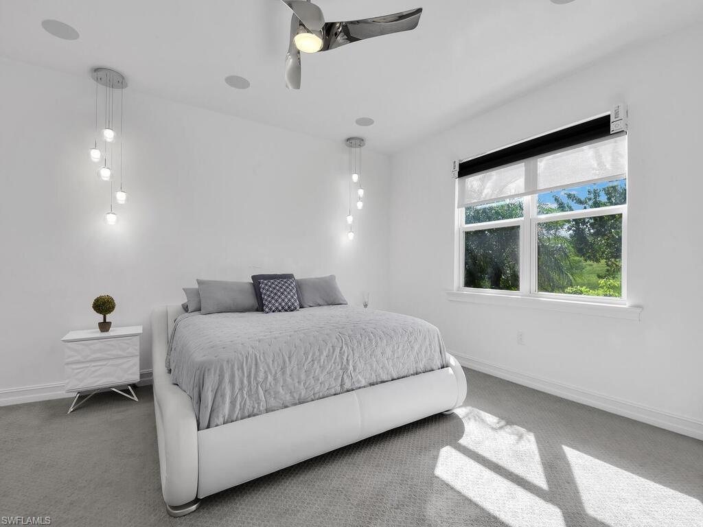 HALFMOON POINT - Residential