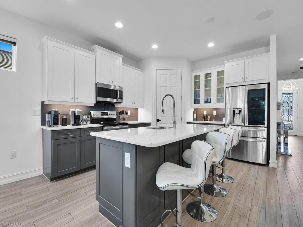 HALFMOON POINT - Residential