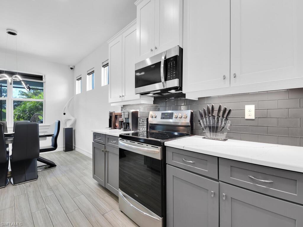 HALFMOON POINT - Residential