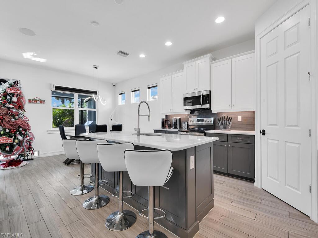 HALFMOON POINT - Residential