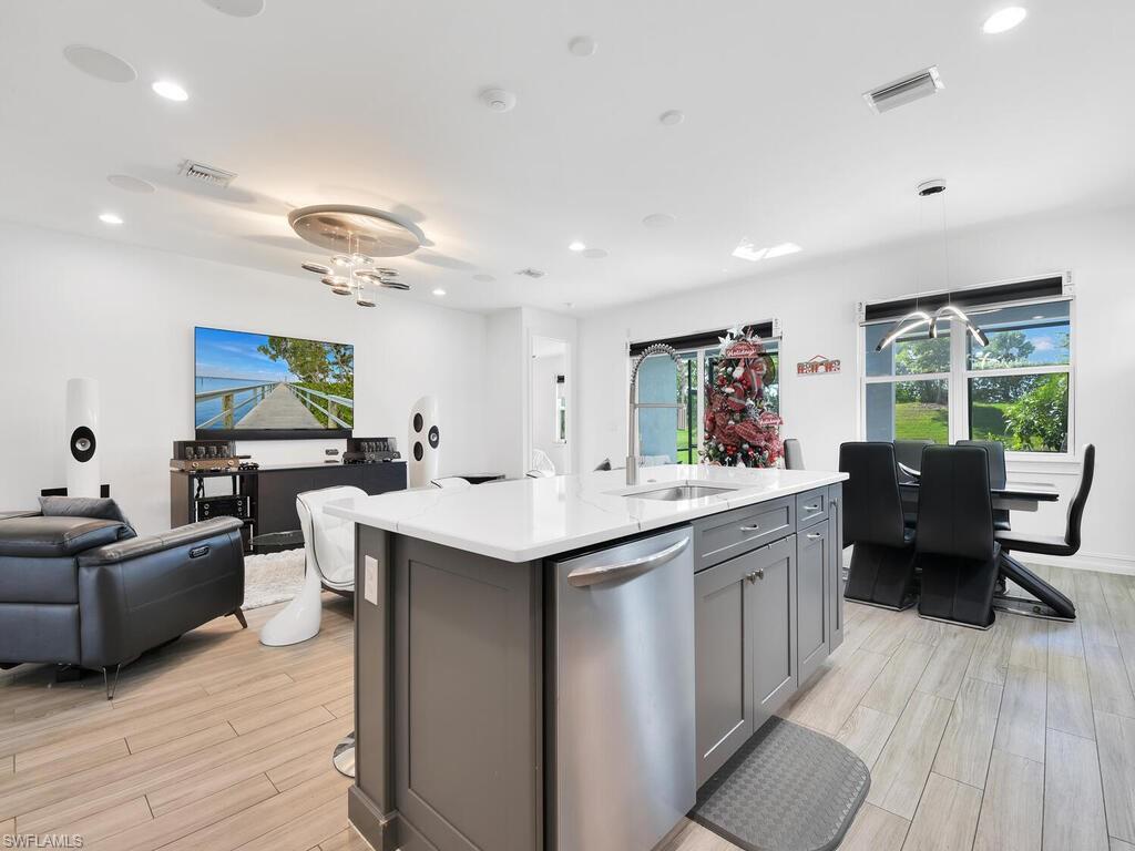 HALFMOON POINT - Residential