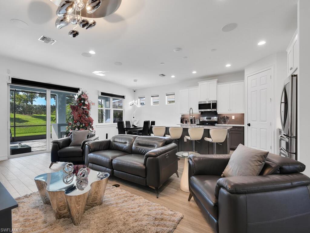 HALFMOON POINT - Residential