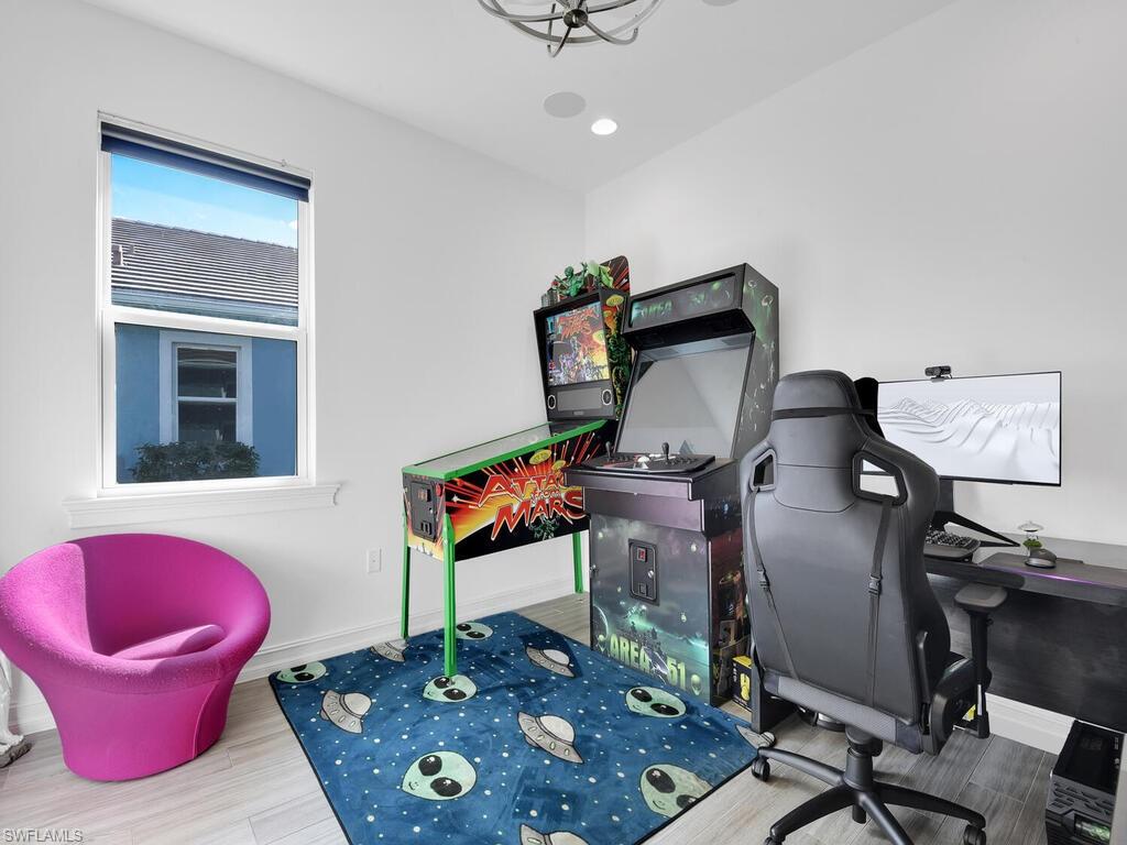 HALFMOON POINT - Residential