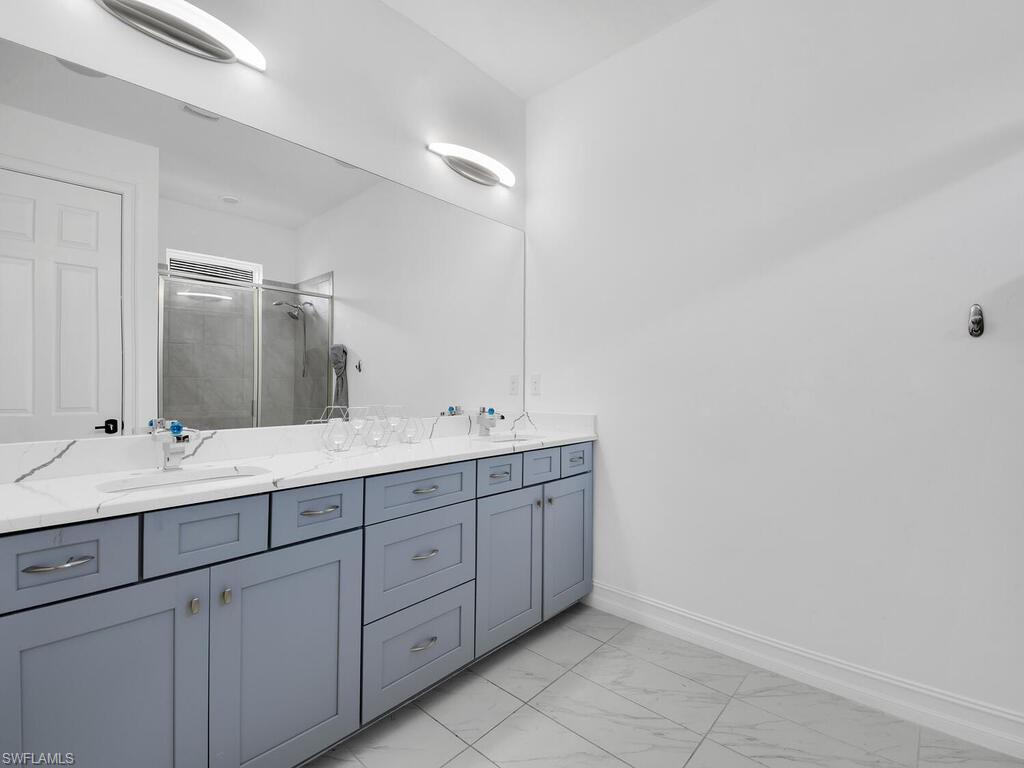 HALFMOON POINT - Residential