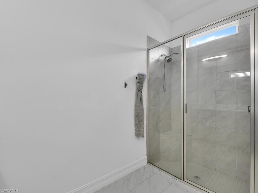 HALFMOON POINT - Residential