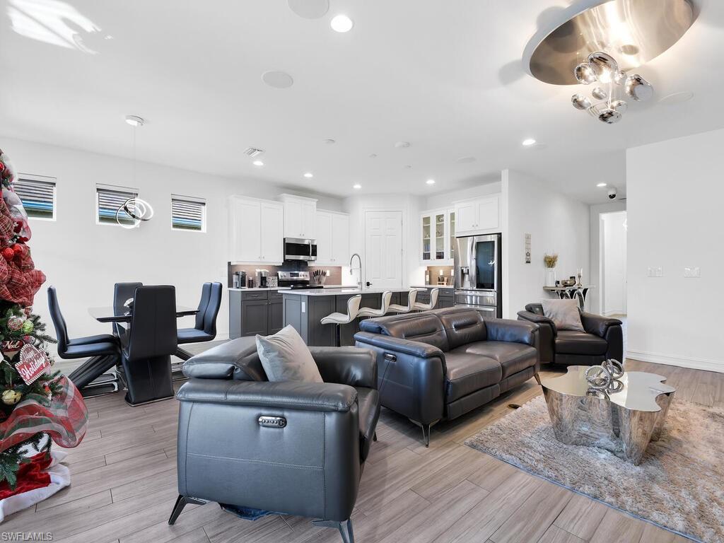 HALFMOON POINT - Residential