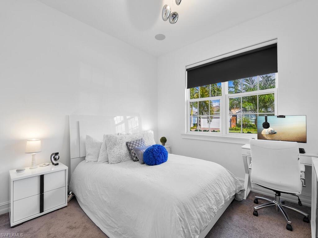 HALFMOON POINT - Residential