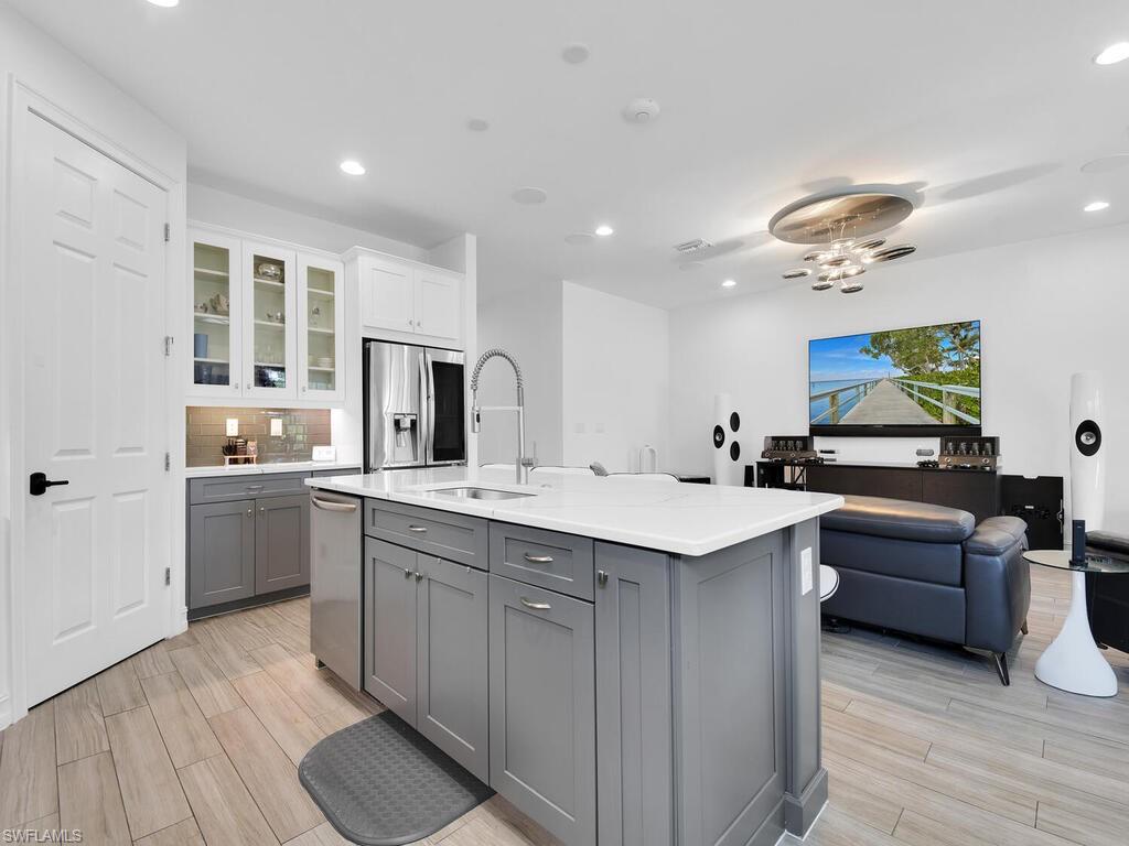 HALFMOON POINT - Residential