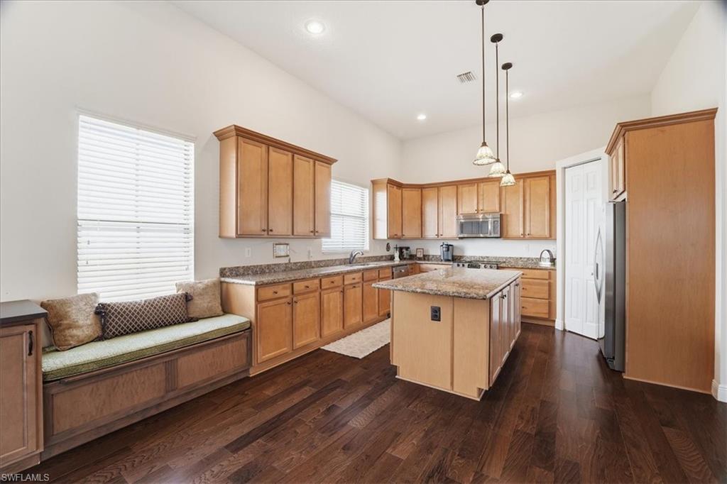 MAPLE RIDGE - Residential