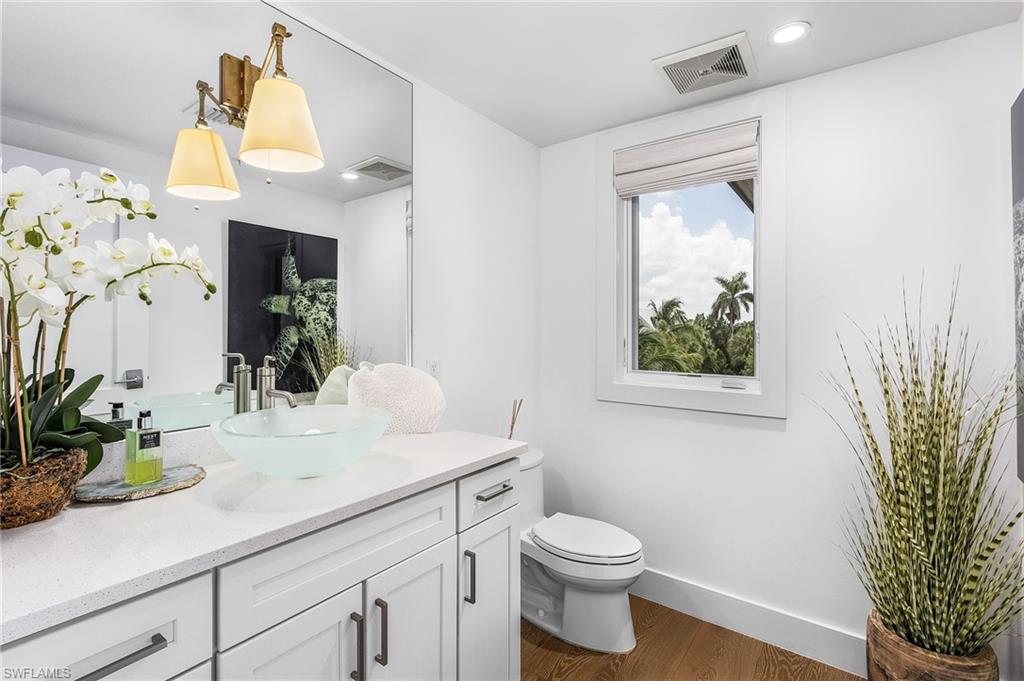 ESMERALDA ON EIGHTH - Residential