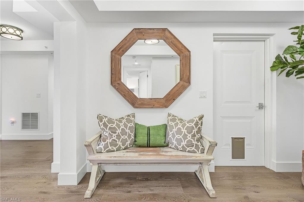 ESMERALDA ON EIGHTH - Residential