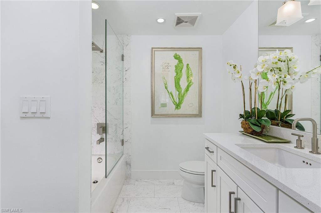 ESMERALDA ON EIGHTH - Residential