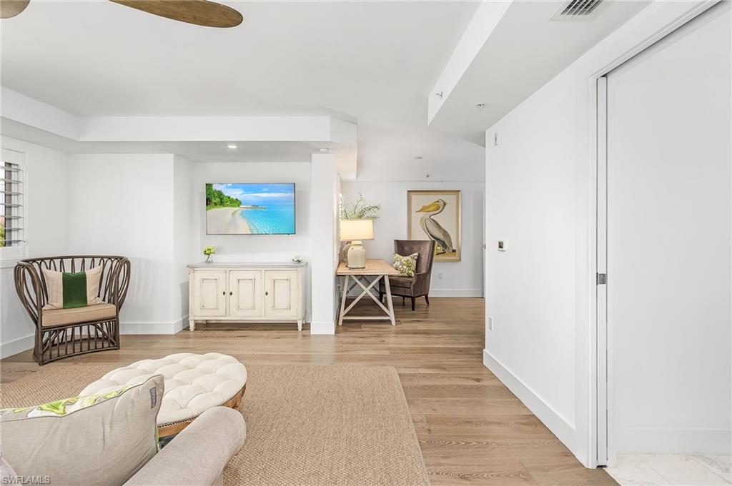 ESMERALDA ON EIGHTH - Residential