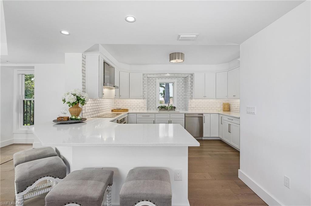 ESMERALDA ON EIGHTH - Residential