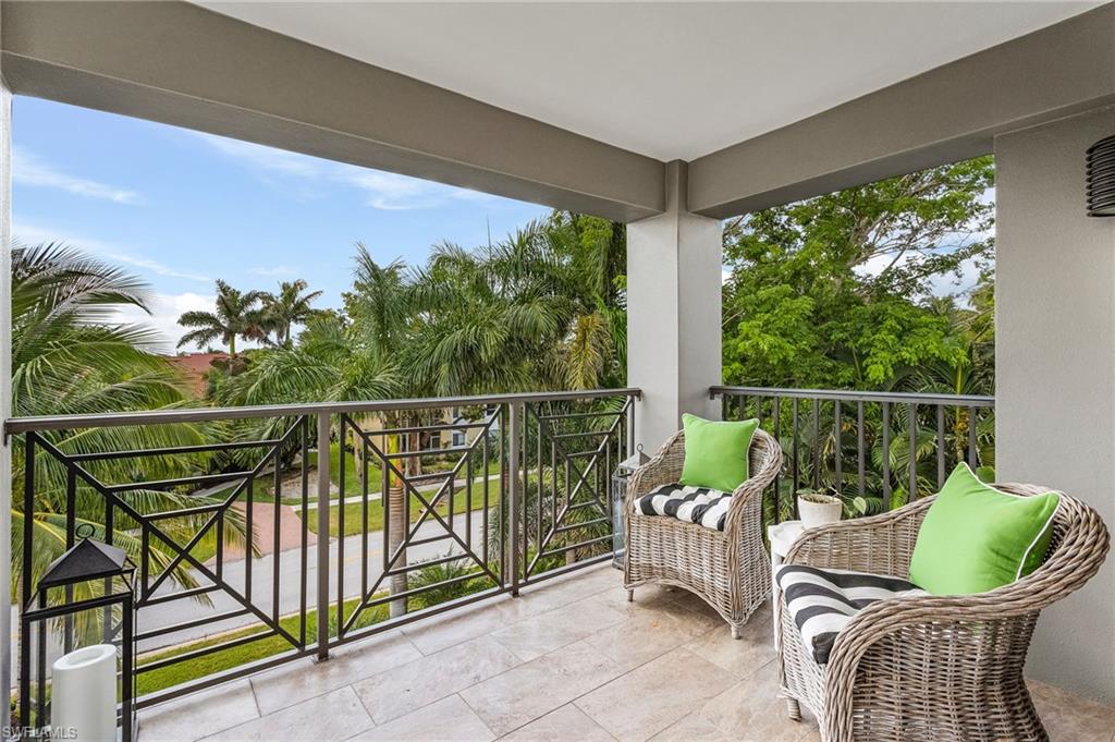 ESMERALDA ON EIGHTH - Residential