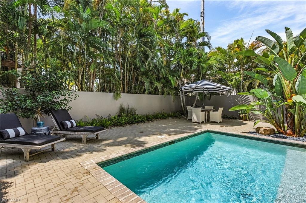 ESMERALDA ON EIGHTH - Residential