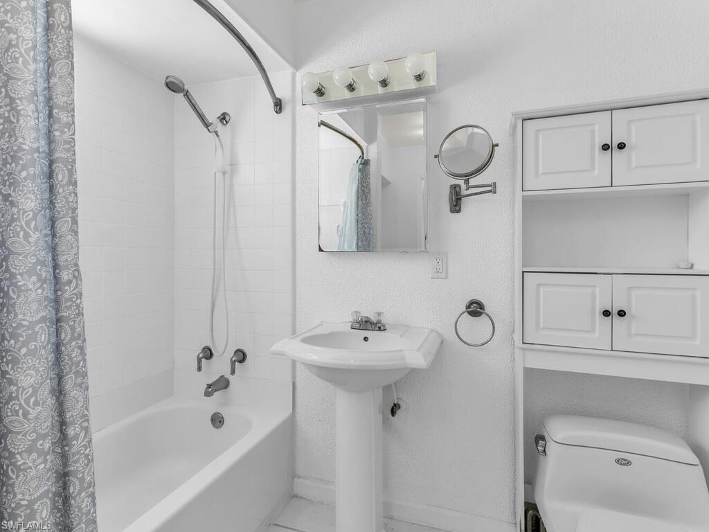 MARCO BEACH - Residential