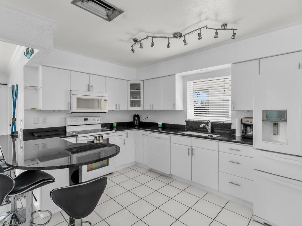 MARCO BEACH - Residential