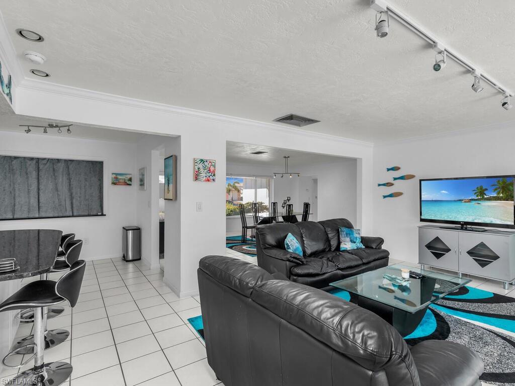 MARCO BEACH - Residential