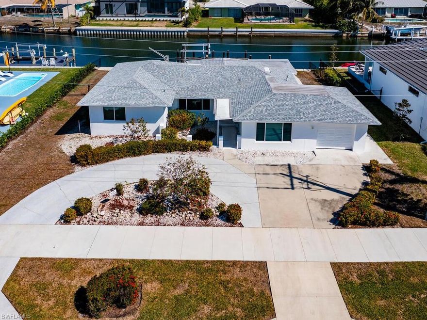 Wonderful Peaceful Water Direct Access to the Gulf from Your Own Piece of Paradise on Beautiful Marco Island.
Quaint Spacious 2/2 Plus Den Home. Private Pool and Large Open Lanai. Living at its Best. Beautiful White Sand Beaches. Island Shopping and Amazing Restaurants! MUST SEE!!!