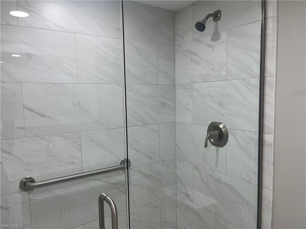 SEVEN LAKES - Residential