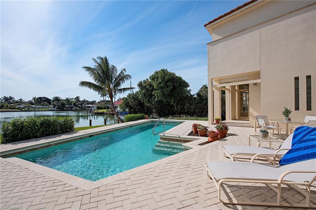 MOORINGS - Residential