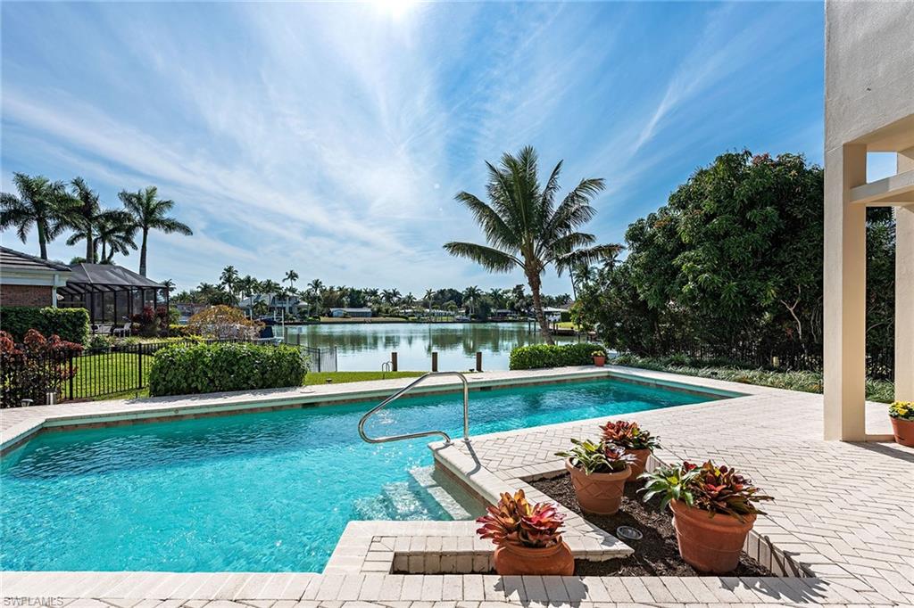 MOORINGS - Residential