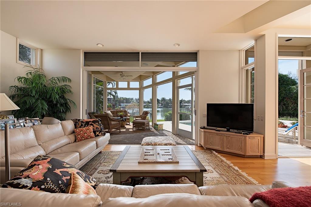 MOORINGS - Residential