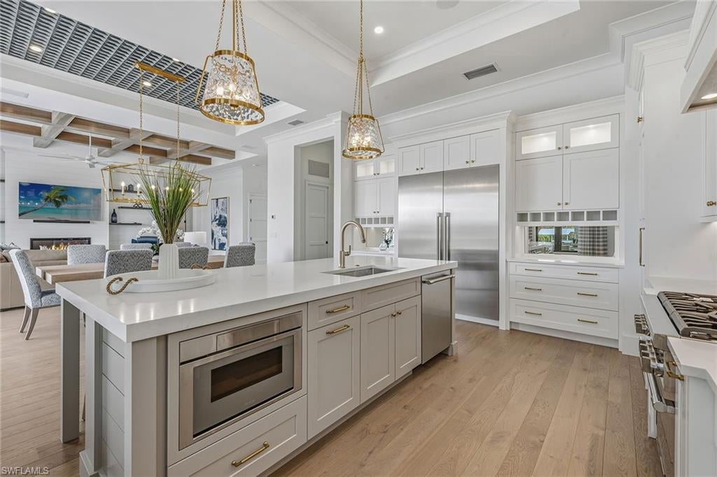 920 Iris CT