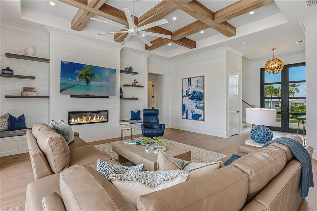 920 Iris CT