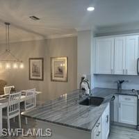 SUTTON WALK - Residential Lease