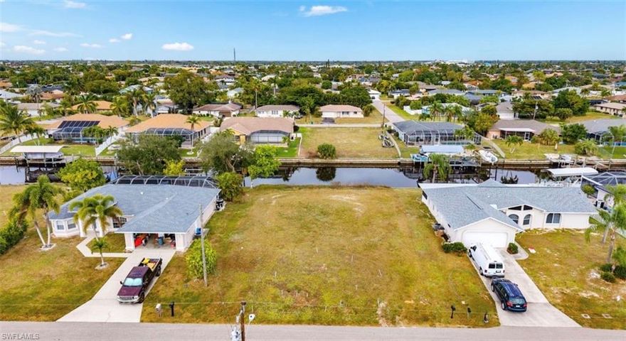 COME BUILD YOUR VACATION OR DREAM HOME HERE IN THE HONEY HOLE OF SOUTHEAST CAPE CORAL. THIS IS A VERY PRIME GULF ACCESS LOT IN CAPE CORAL WITH AN APPROXIMATE 15 MIN BOAT RIDE OUT TO THE RIVER. DONT MISS OUT.