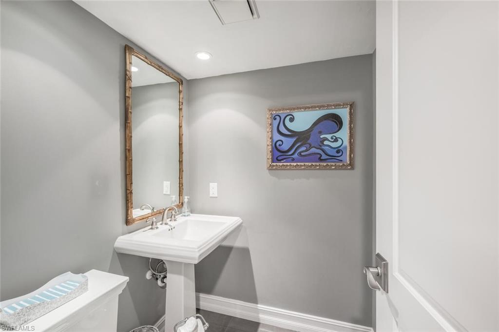 ADMIRALTY POINT - Residential