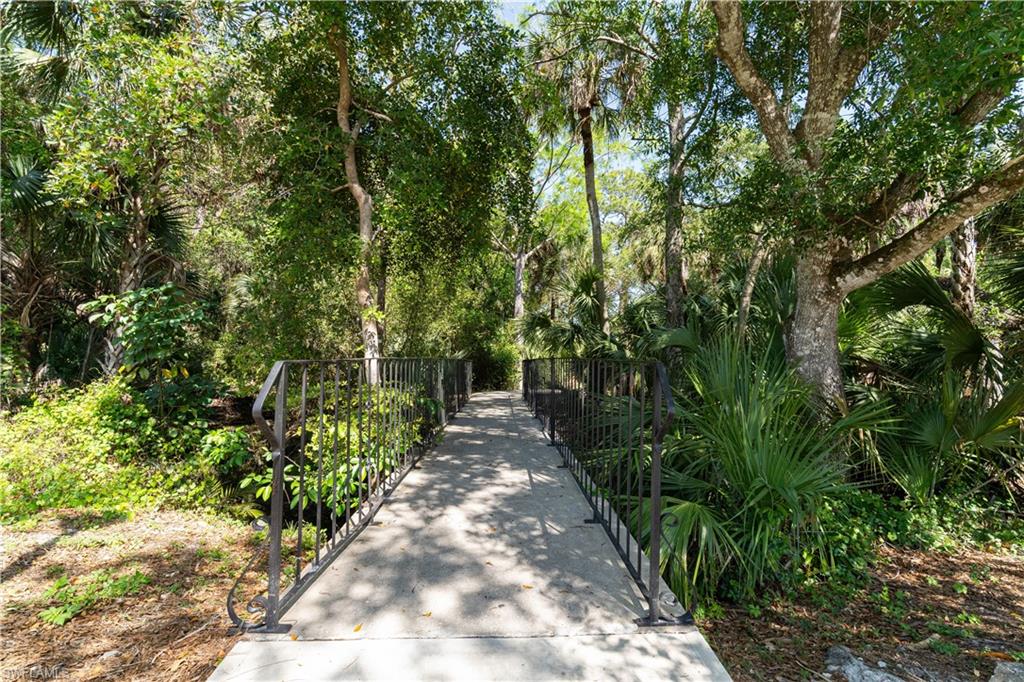 SPANISH GARDENS - Land