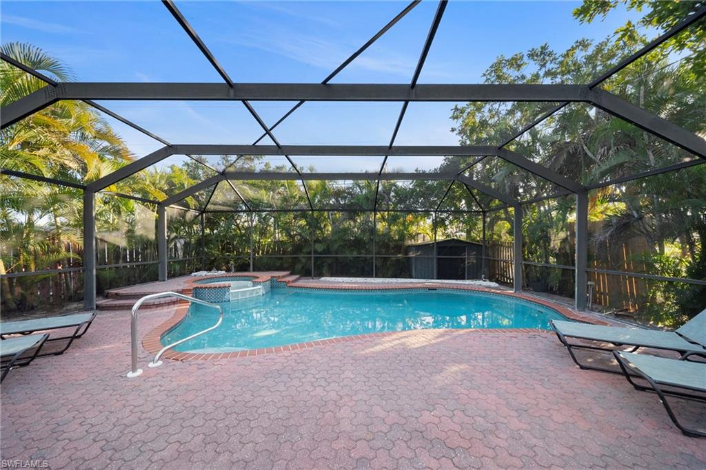 NAPLES PARK - Residential