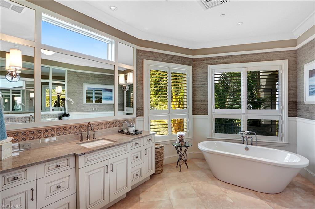 BAREFOOT BEACH - Residential