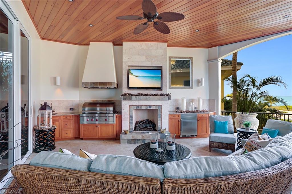 BAREFOOT BEACH - Residential