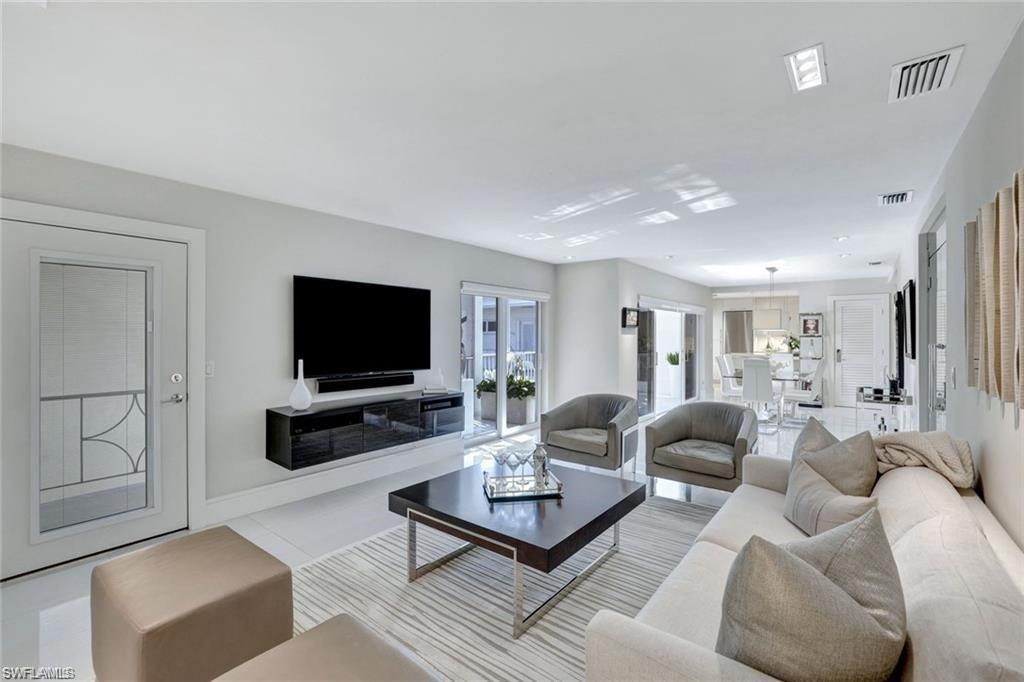 MANOR APTS - Residential