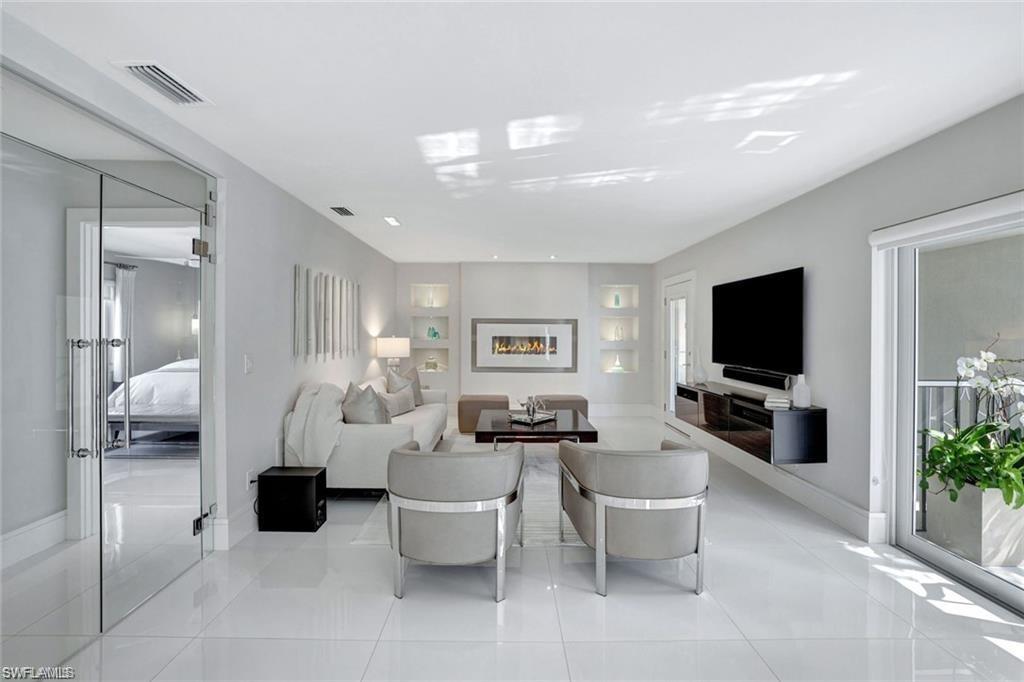 MANOR APTS - Residential