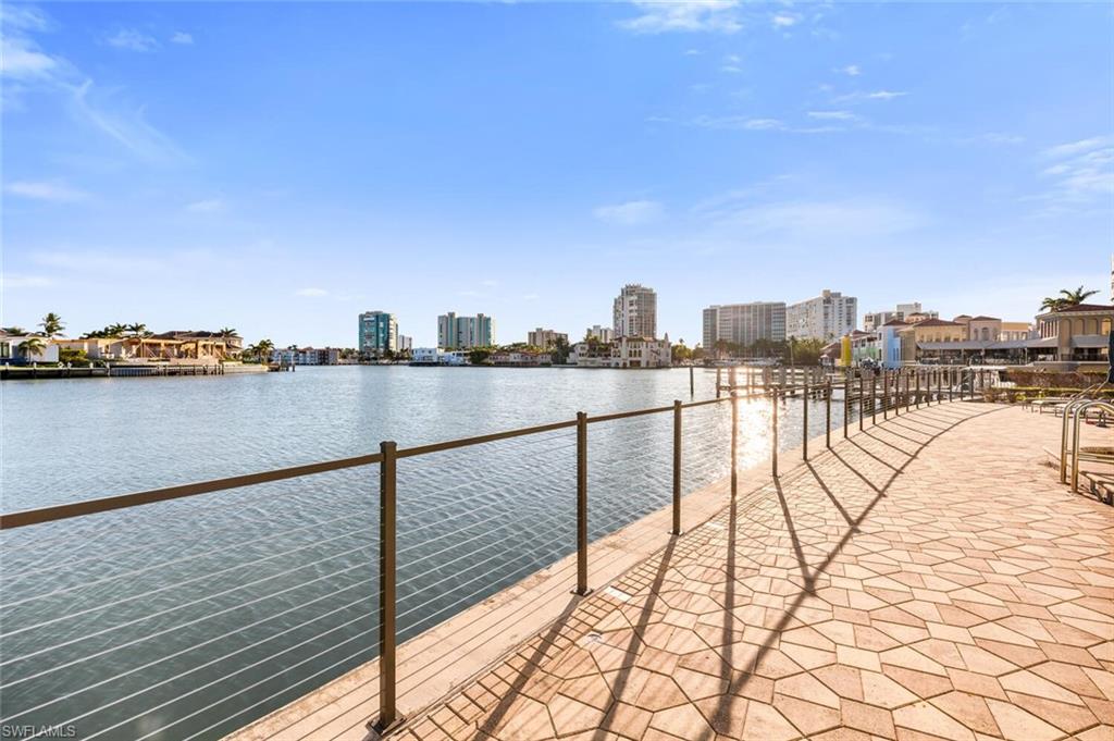 PELICAN POINT - Residential