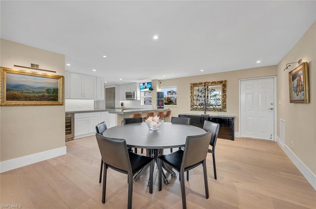 PELICAN POINT - Residential