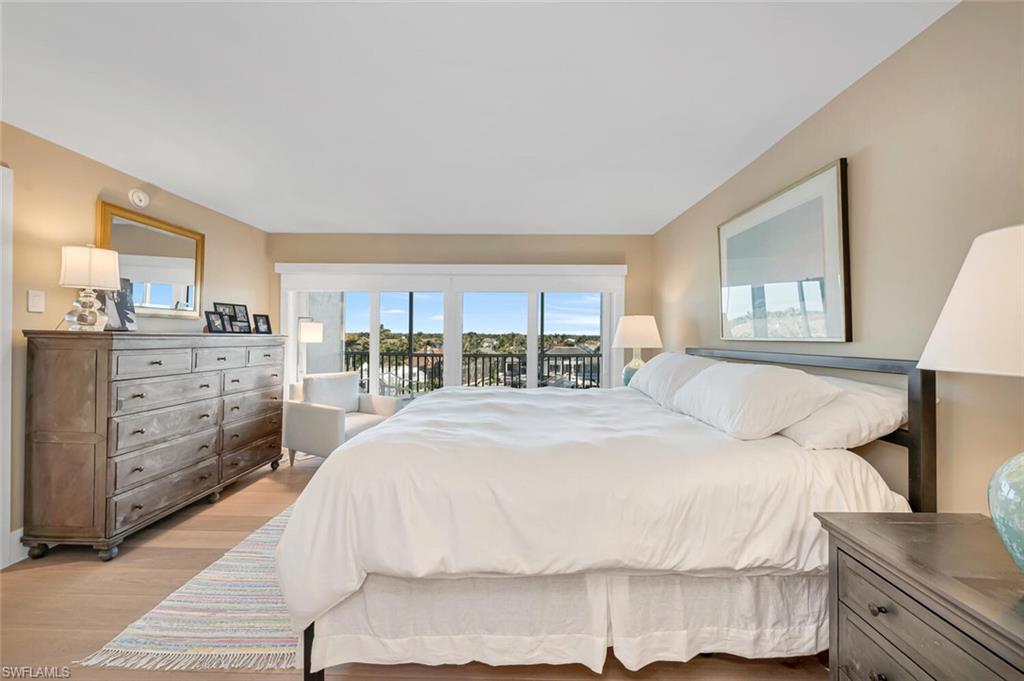 PELICAN POINT - Residential